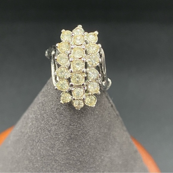 Vintage 18kt Rhodium Plated Tiered Cluster Ring with Clear Rhinestones - Picture 14 of 16